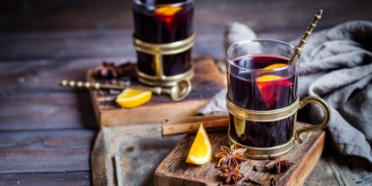 Mulled wine with oranges and spices